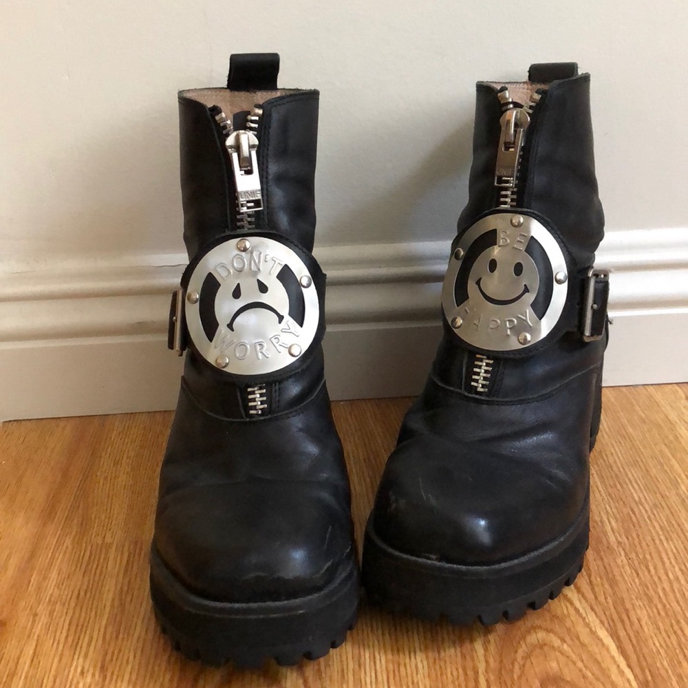 UNIF BOOTS